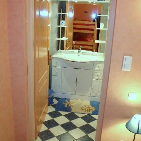 Aux 3 Loups Apartment *